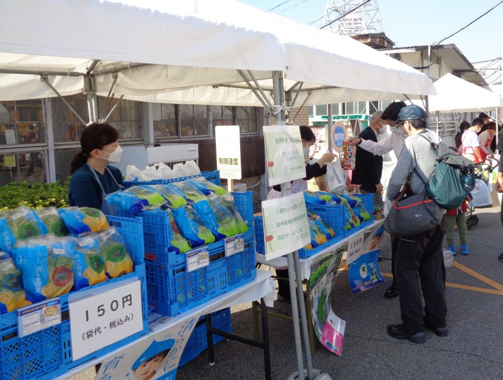 「はんしんまつり」での野菜販売の様子（画像提供：阪神電気鉄道株式会社 ・株式会社阪神ステーションネット）